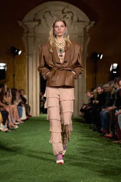 Look 3